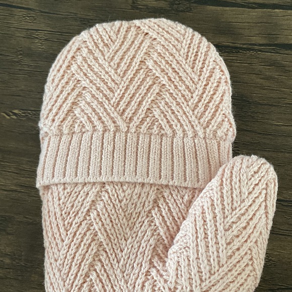 LAST SET:  Lululemon Sherpa Weave Beanie Hat & Mittens - Picture 11 of 14